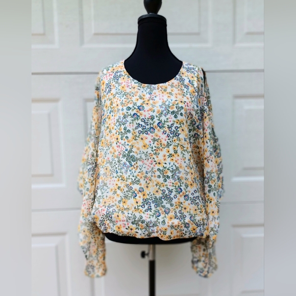 Cold-Shoulder Cape-Sleeve Top Size Large by Macy's Sam and Jess - Picture 10 of 12